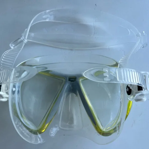 NWT bundle of snorkeling gear including fins US7.5/8, mask and the scuba tube - Picture 10 of 12